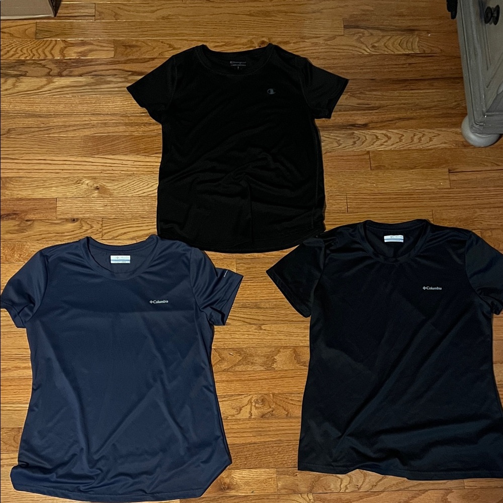 Columbia Women’s Black and Navy T-Shirt x Champion Women’s Black T-Shirt